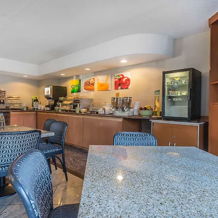 Quality Inn & Suites 5585 Ambler Drive Mississauga Ontario 
