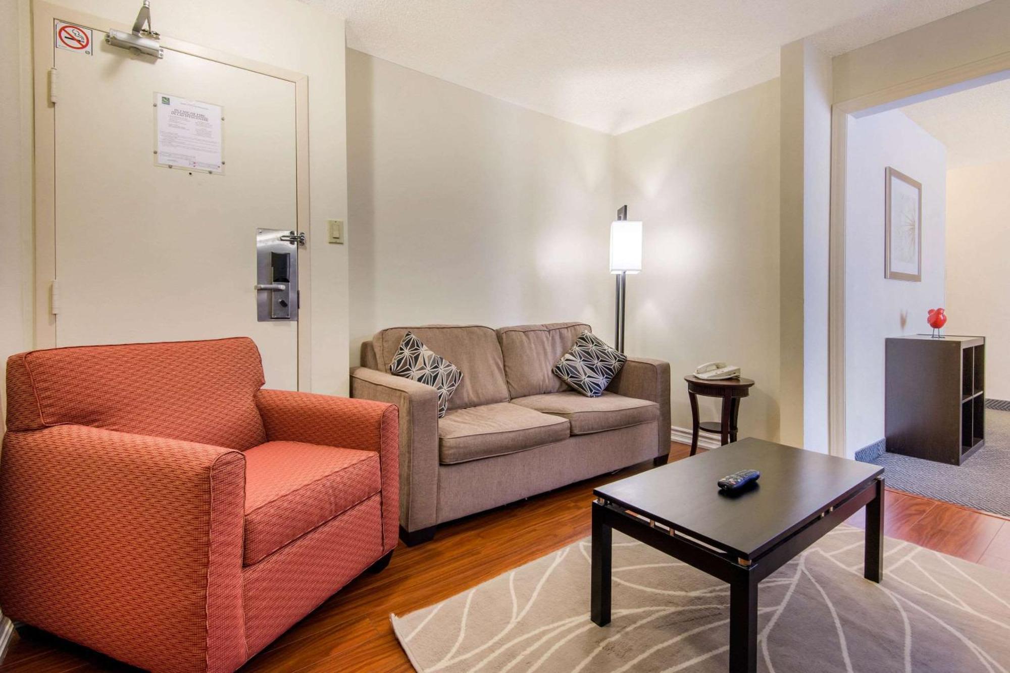Quality & 5585 Ambler Drive Ontario Hotel Mississauga