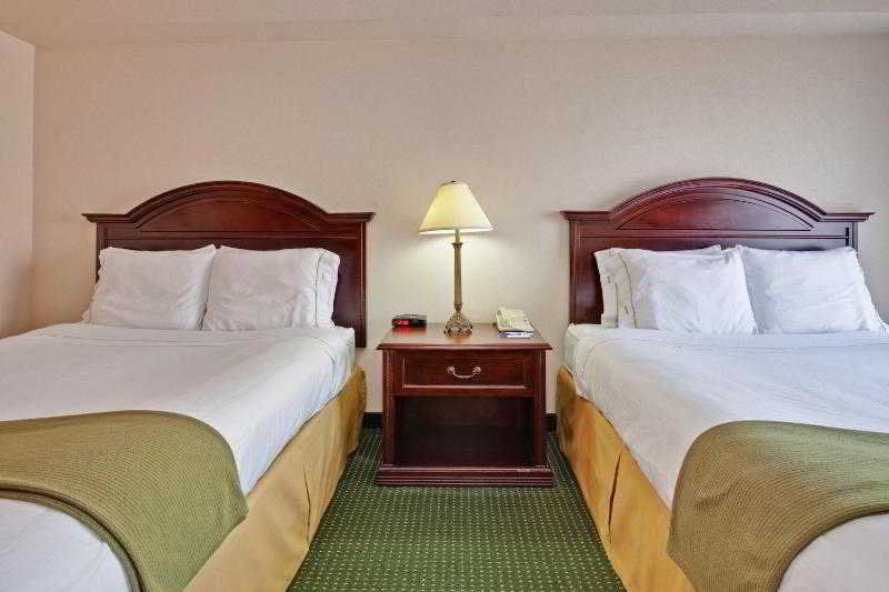 Quality & 5585 Ambler Drive Ontario Hotel 3*