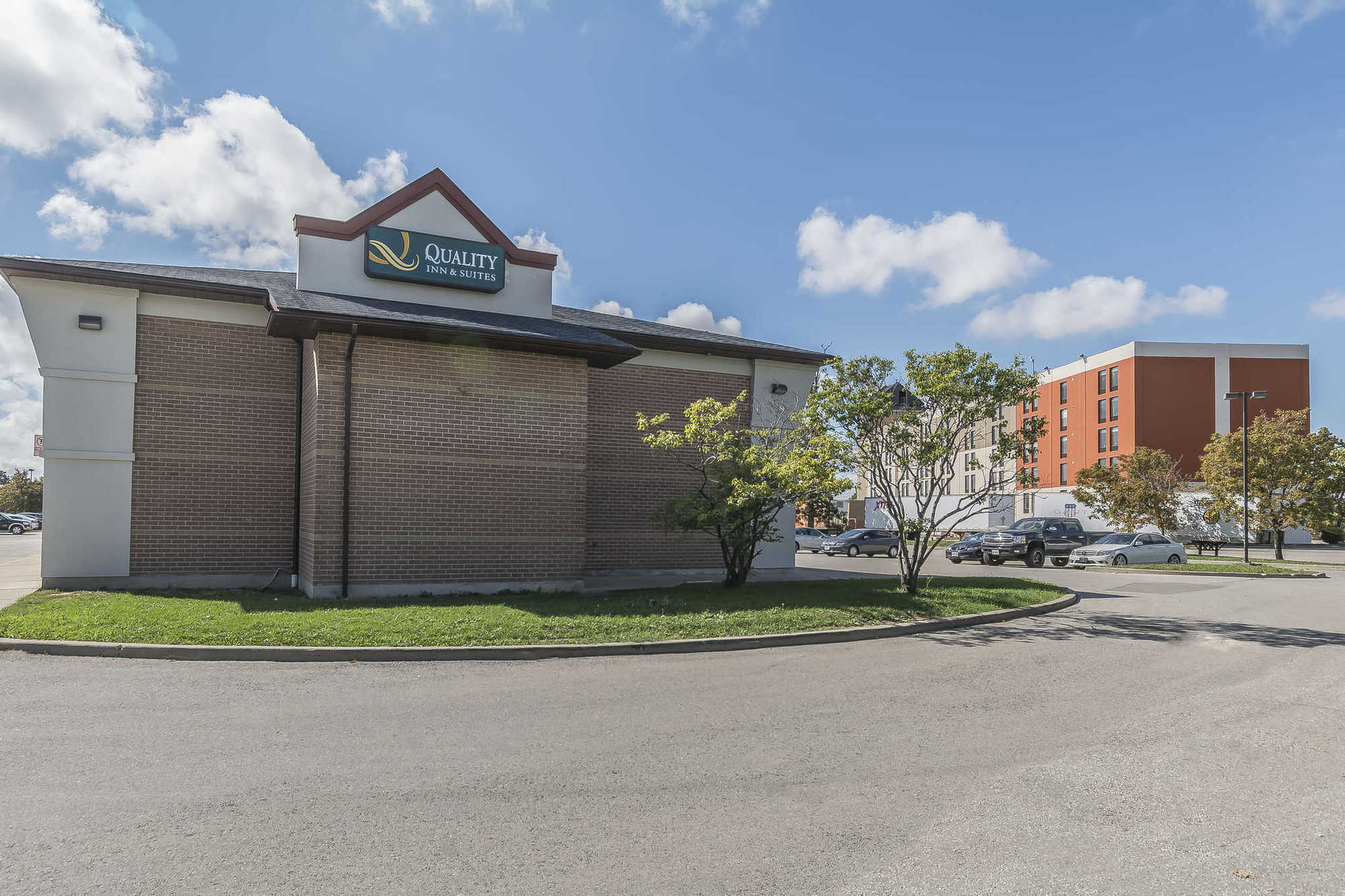 Quality & 5585 Ambler Drive Ontario Hotel Mississauga
