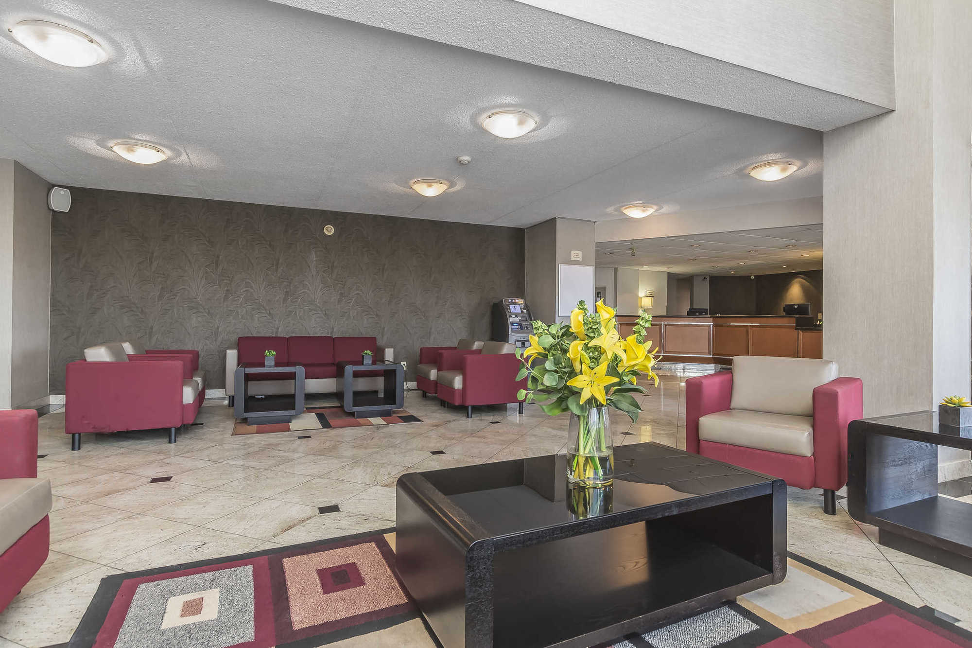 Quality & 5585 Ambler Drive Ontario 3*