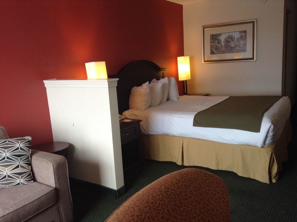 Quality & 5585 Ambler Drive Ontario Hotel Mississauga
