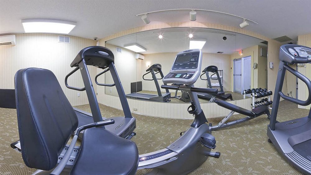 Hotel Quality & 5585 Ambler Drive Ontario 3*