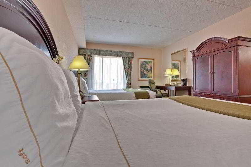 Quality & 5585 Ambler Drive Ontario Hotel Mississauga