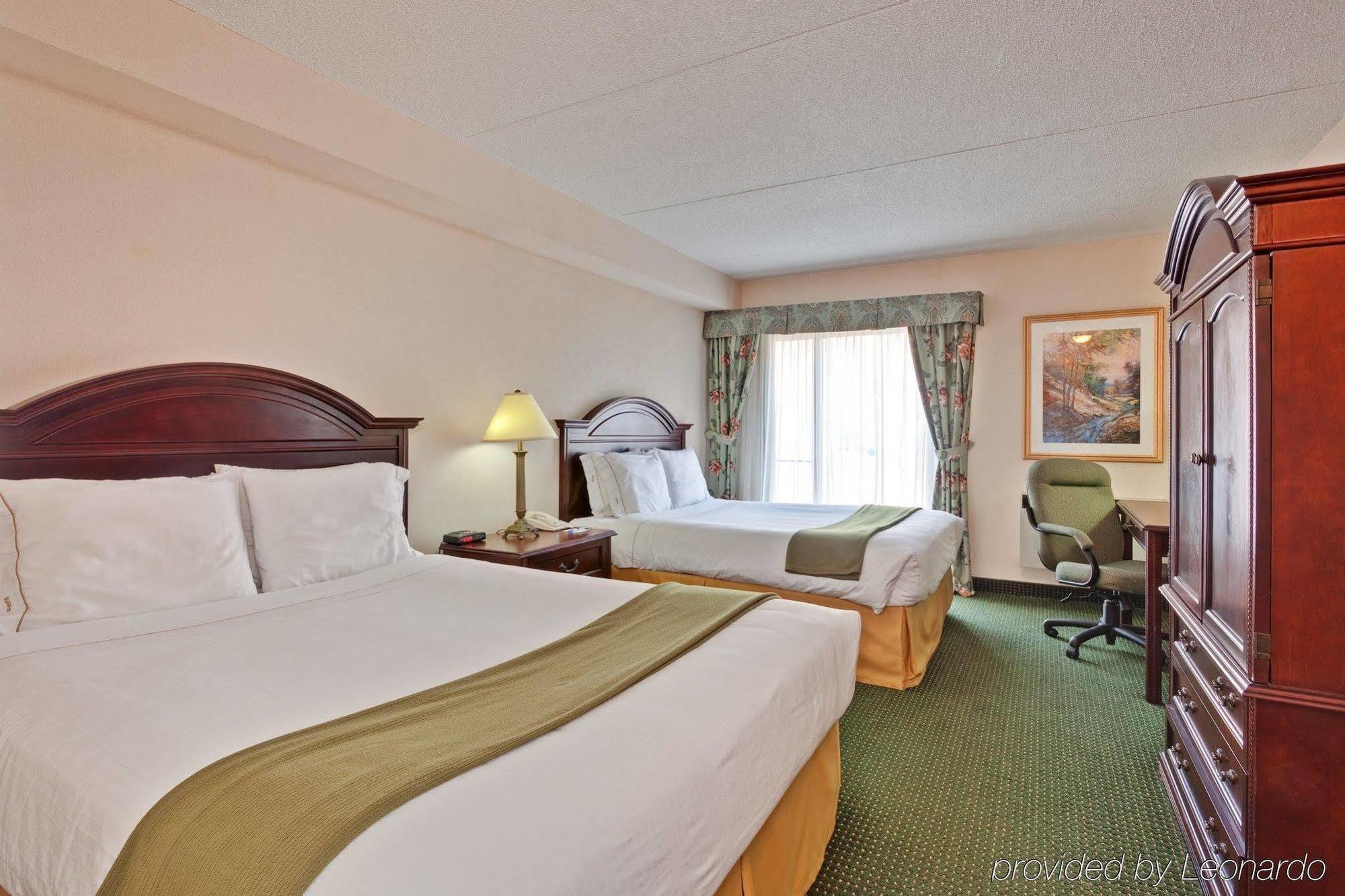 Quality & 5585 Ambler Drive Ontario Hotel Mississauga