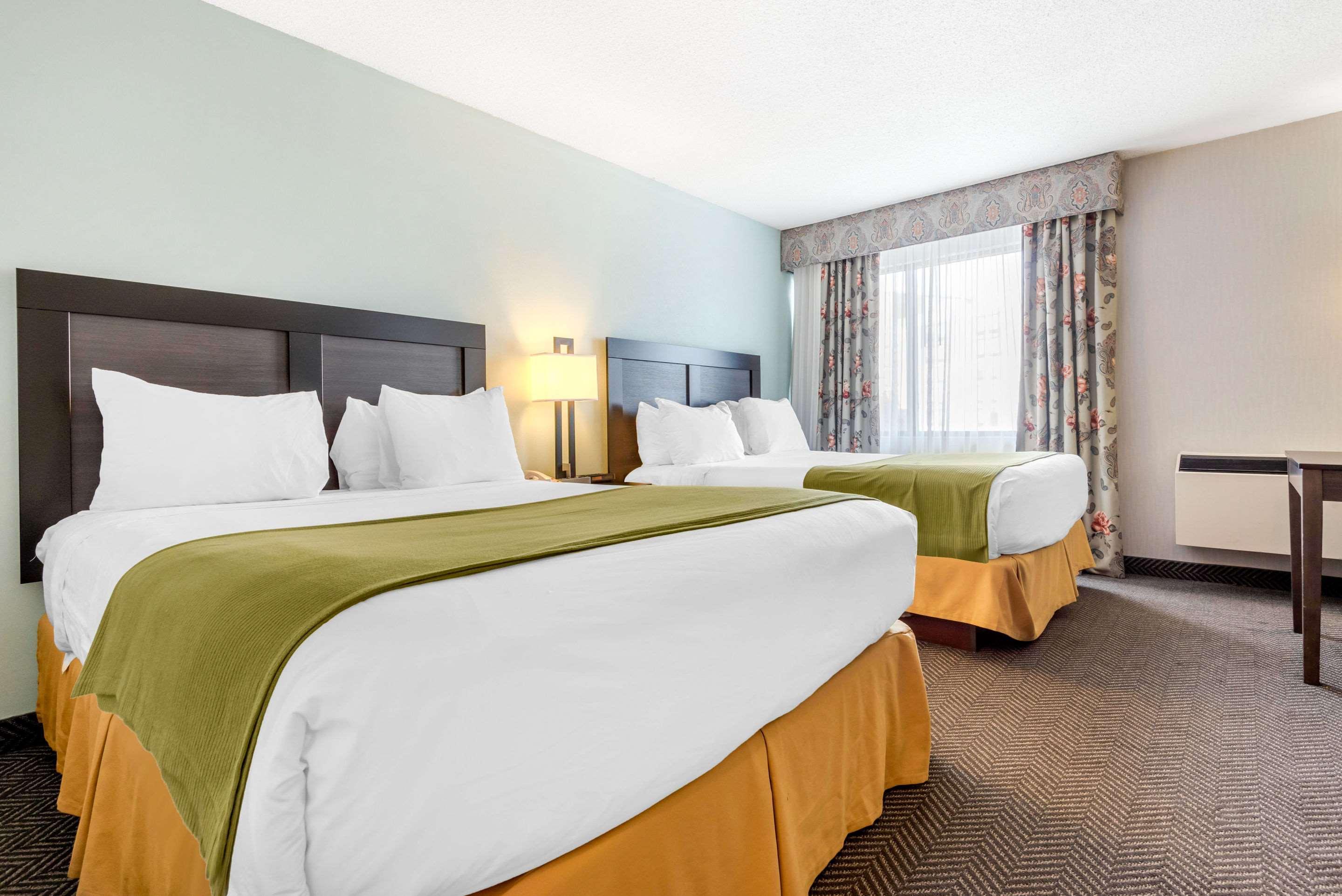 Hotel Quality & 5585 Ambler Drive Ontario Mississauga