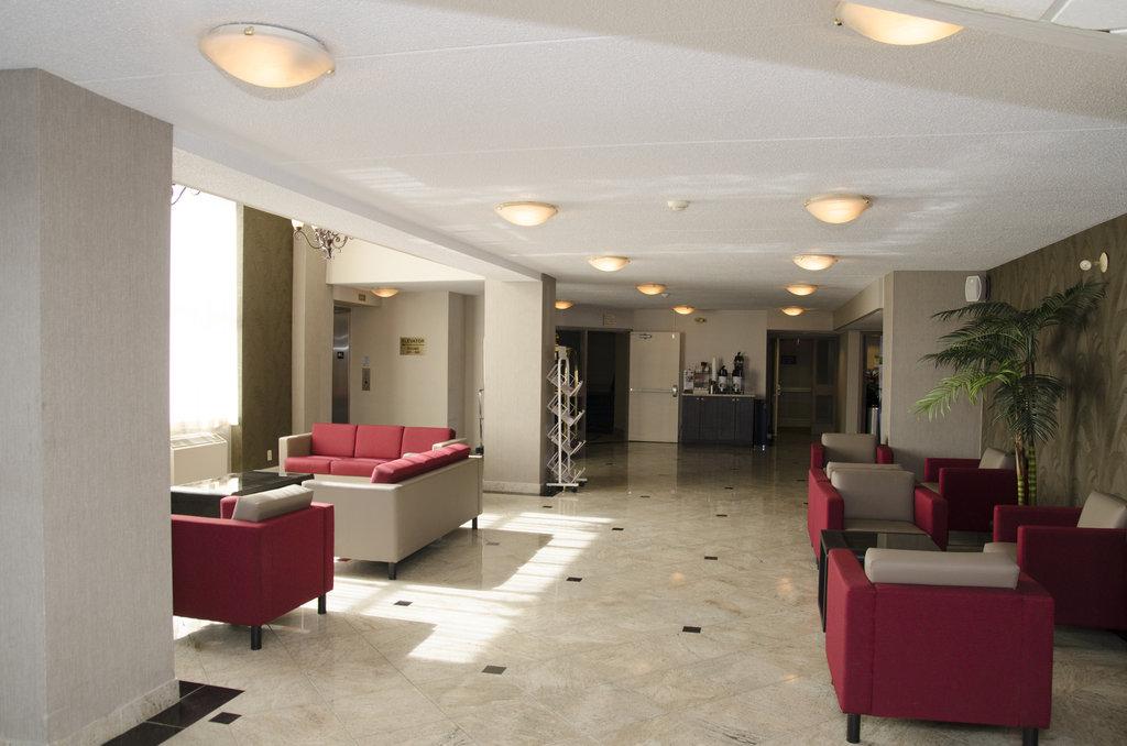 Quality & 5585 Ambler Drive Ontario Hotel 3*