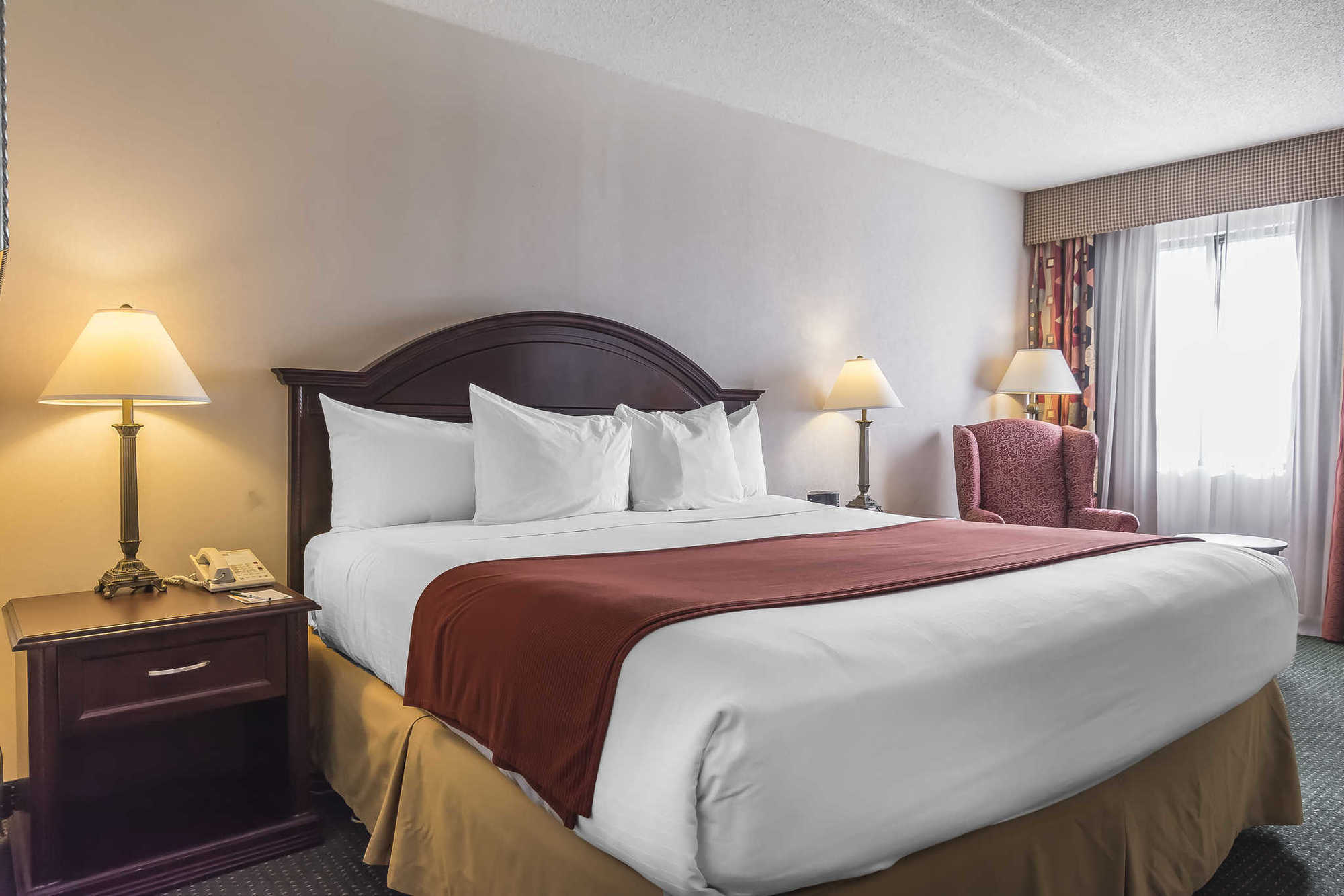 Quality & 5585 Ambler Drive Ontario Hotel Mississauga